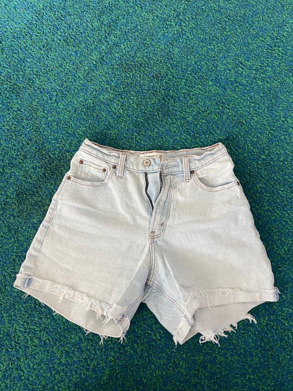 ABERCROMBIE & FITCH - The Dad Short , high rise